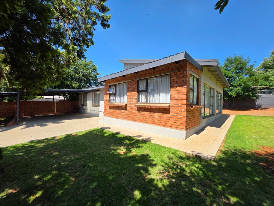 4 Bedroom Property for Sale in Generaal De Wet Free State